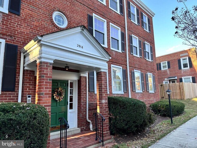 Building Photo - 2916 S Buchanan St