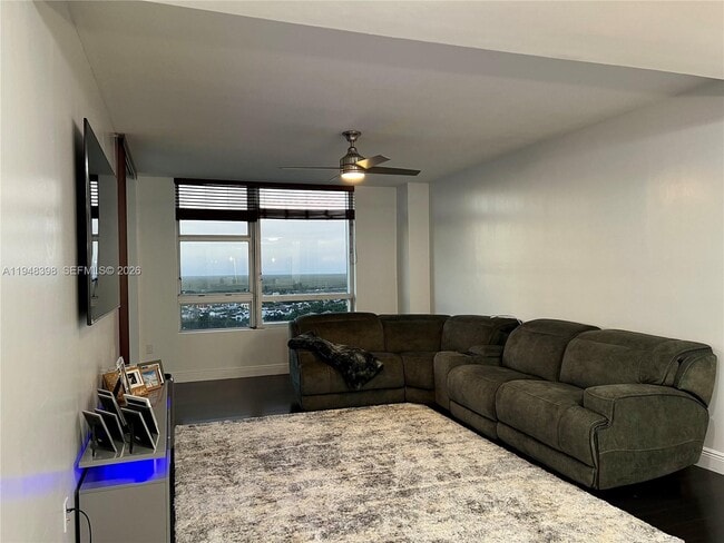 Building Photo - 2681 N Flamingo Rd