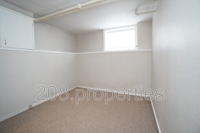 Building Photo - 2506 Woodlawn Ave