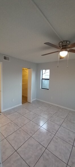 Building Photo - 20805 NE 8th Ct