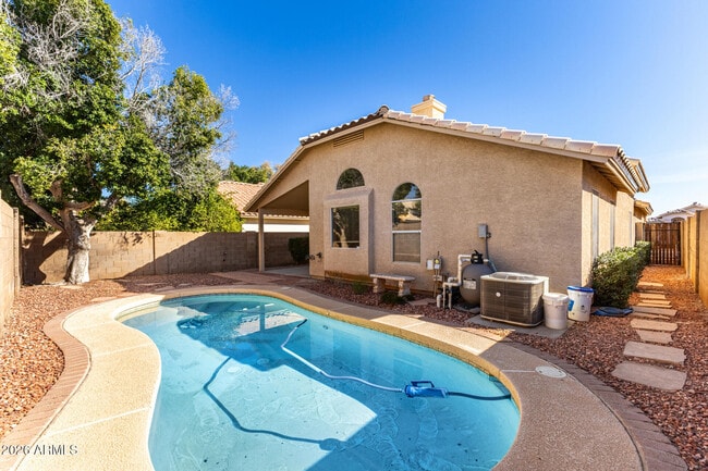 Building Photo - 1180 W Jeanine Dr