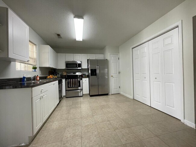 Kitchen - 30 Bailess Ct