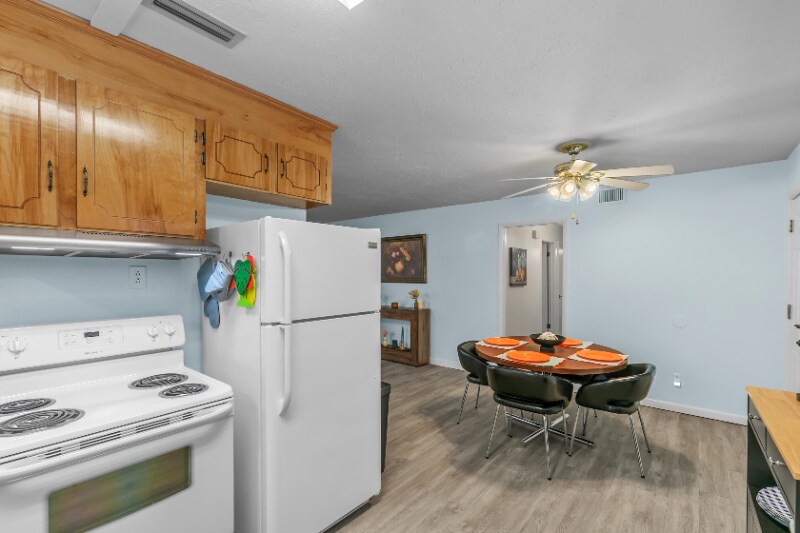 Building Photo - 2003 Roebuck St