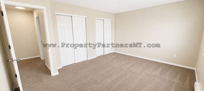 Building Photo - 107 7th St