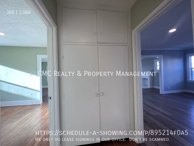 Building Photo - 1932 W 76th St