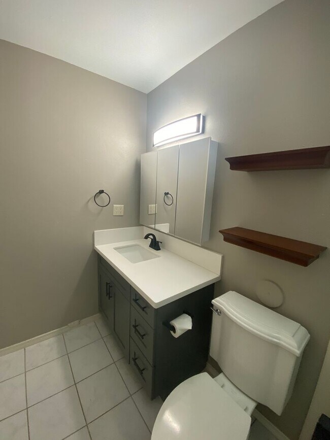 Building Photo - 019WHI