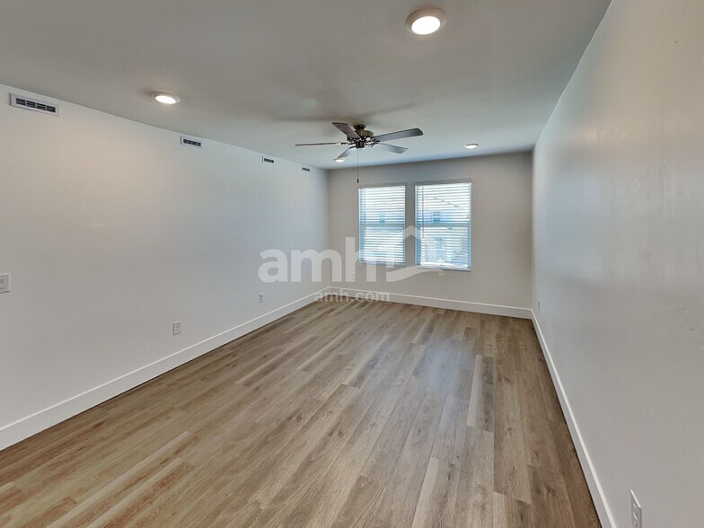 Building Photo - 9611 Harkes Dr