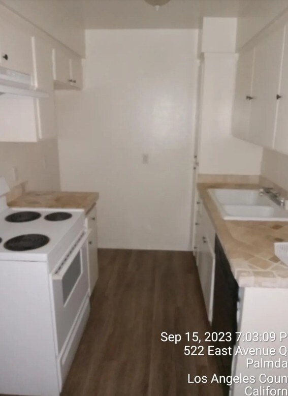 Building Photo - 522 E Ave Q-5