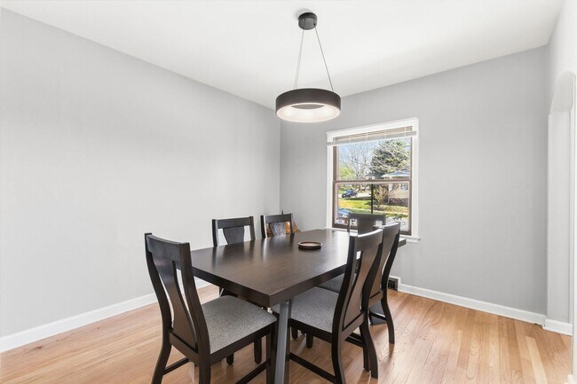 Building Photo - 2 Bedroom Duplex in Dundee