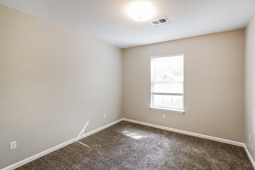 Building Photo - 5404 Sunnyvale Dr