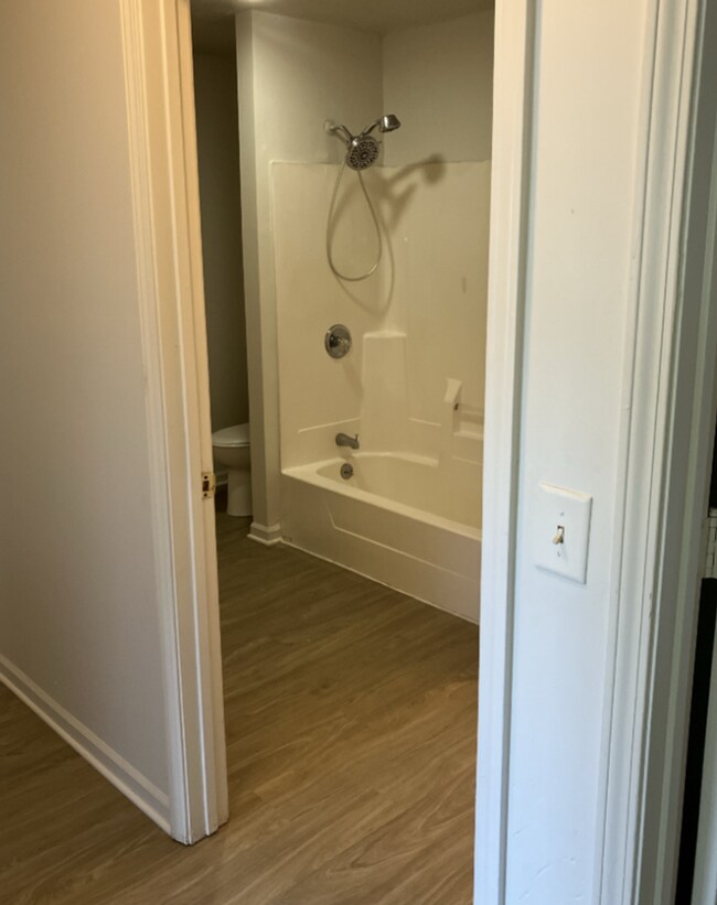 Building Photo - 3 Bedroom Home for rent in Newton, IA