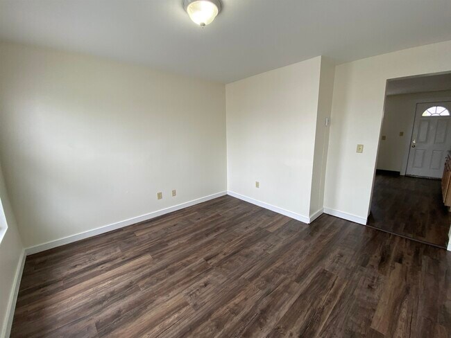 Building Photo - 143 Second St