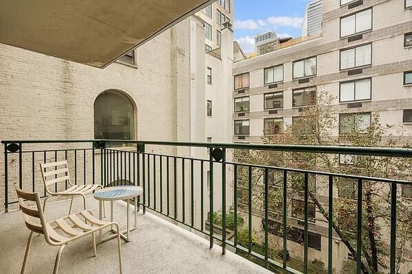 Building Photo - 311 Greenwich St