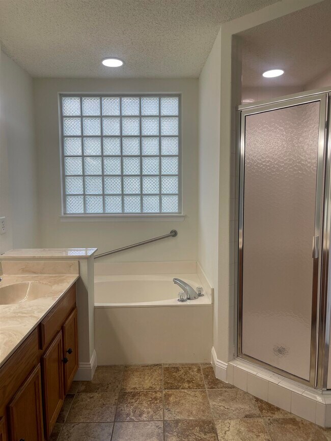 Building Photo - 1300 Royal Troon Ln