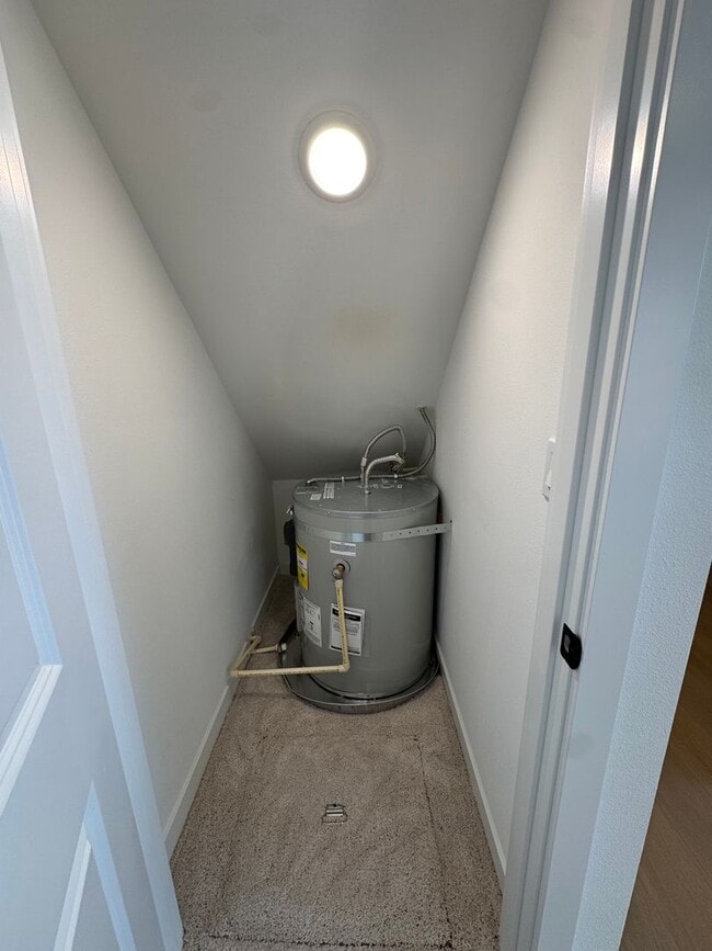 Building Photo - L0652-2