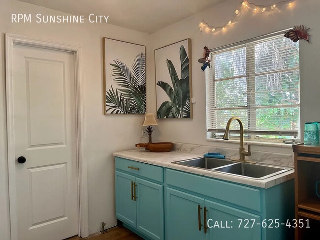 Building Photo - 521 71st Ave