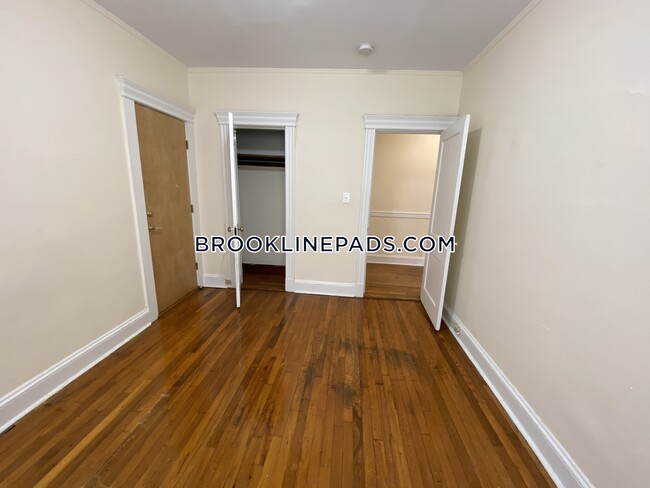 Building Photo - 360 Riverway