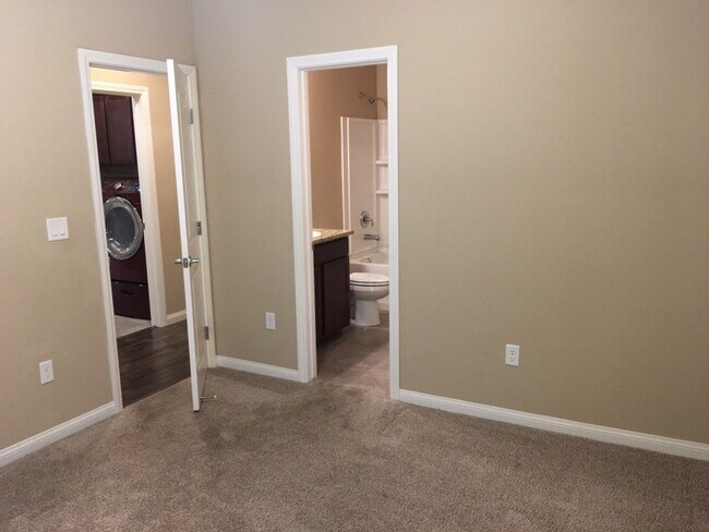 Building Photo - Sparks 3 Bedroom, 3 Bath Single Story - Ne...
