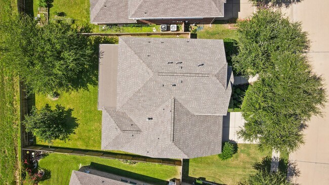 Building Photo - 714 Coggins Point Way