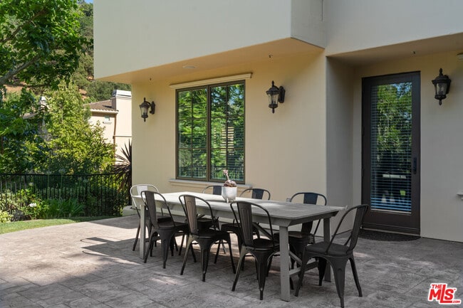 Building Photo - 3697 Benedict Canyon Ln