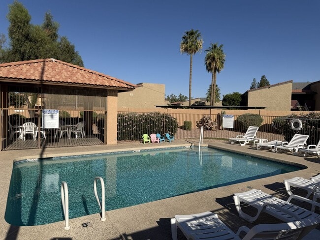 Building Photo - Spacious, Stylish, Sharp 2 bed 2 bath 1 car garage and Gated Community!
