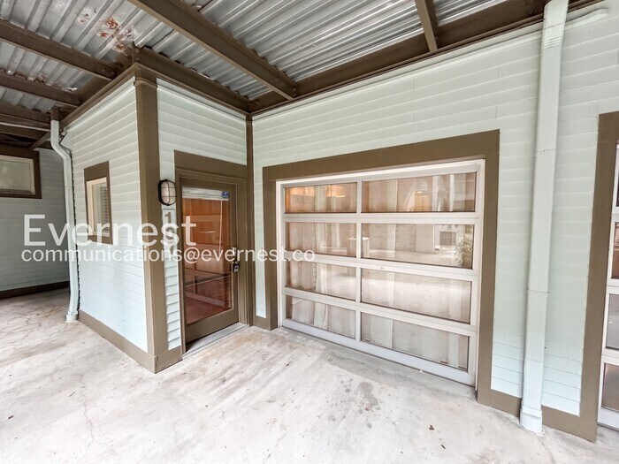 Building Photo - 807 18th Ave S
