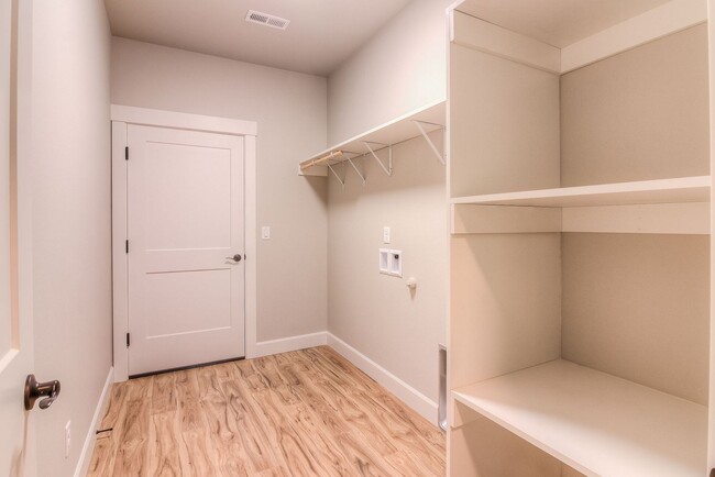 Building Photo - Gorgeous Home in West Valley