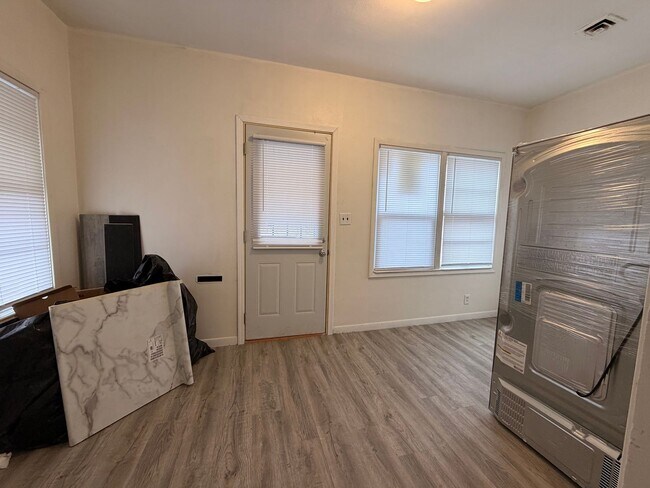 Building Photo - N 14th St Triplex