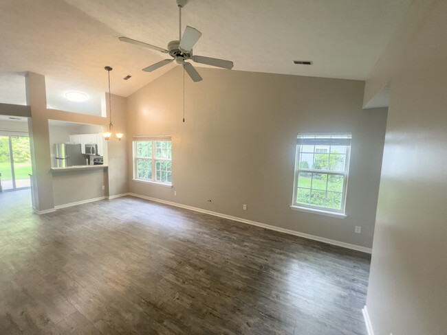 Building Photo - Luxurious Carmel Duplex