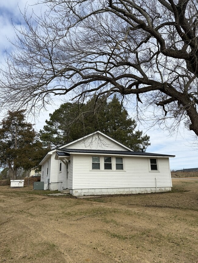 Building Photo - 5292 Red Hill Church Rd