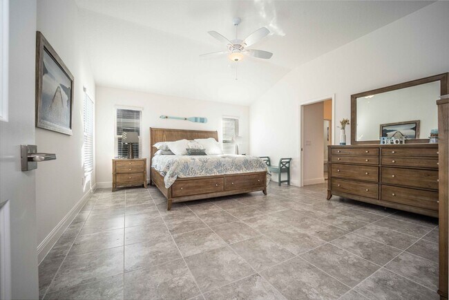 Building Photo - Seasonal 3BR/2BA  with 2-car Garage and PO...