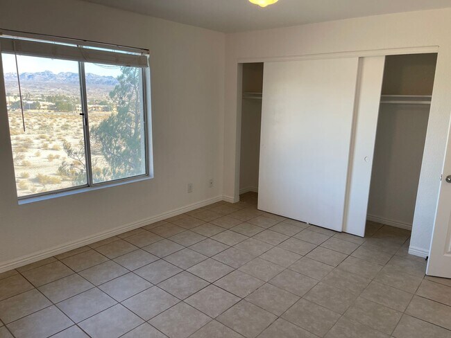 Building Photo - 2nd Floor condo For Rent