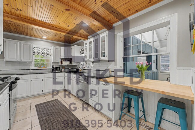 Building Photo - Beautiful Maple Ridge Home