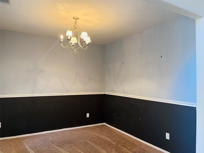 Building Photo - 2115 Vermillion Oak St