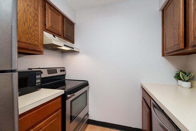 Building Photo - 5011 Ravens Crest Dr