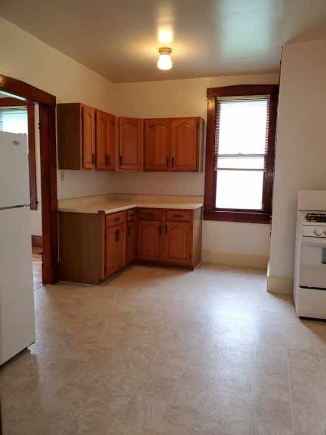 Building Photo - Beautiful 2 Bed 1 Bath Home