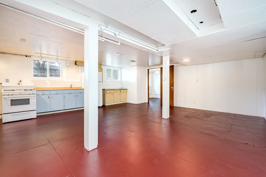 Building Photo - 2605 SE 23rd Ave