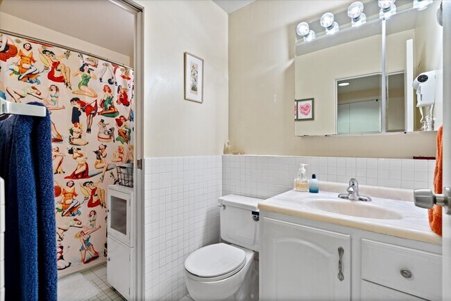 Building Photo - 40 E 9th St