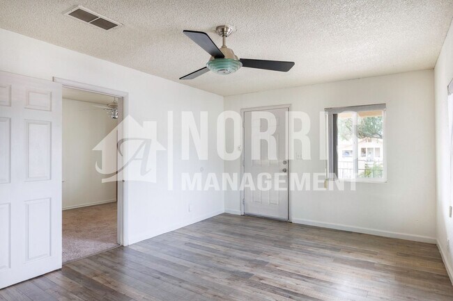 Building Photo - NO HOA Home in a Great Location