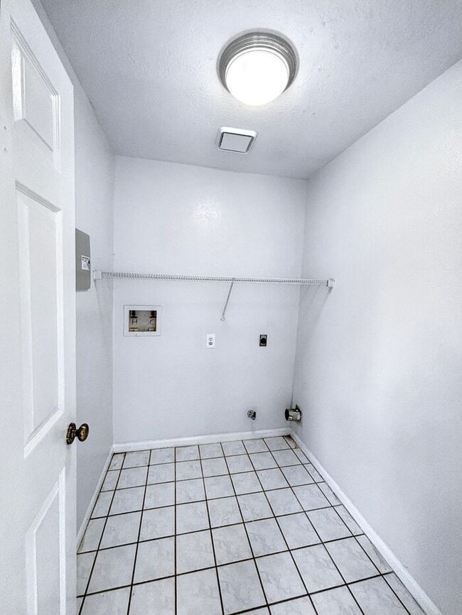 Building Photo - 4330 Meadow Springs Dr