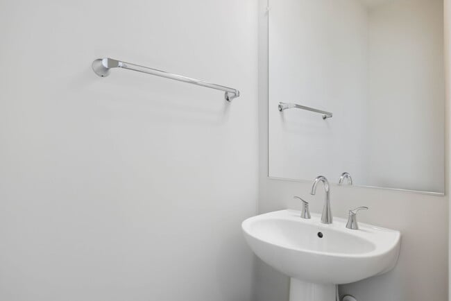 Building Photo - 1017 Venifena Terrace SE