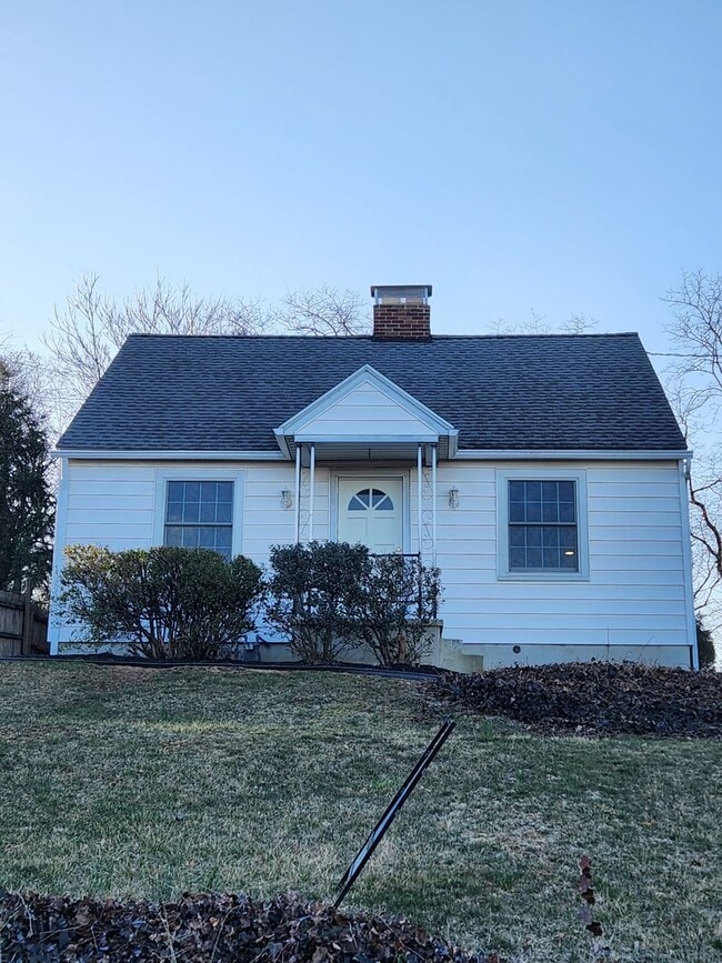 Primary Photo - 344 Woodland View Dr