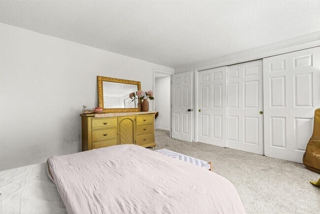 Building Photo - 56 Durham Rd