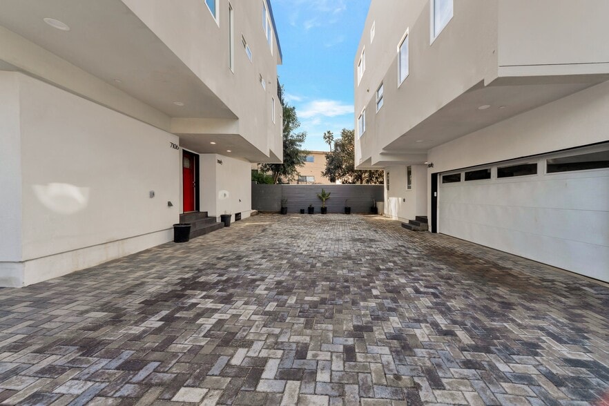 Building Photo - 7108 Ramsgate Ave