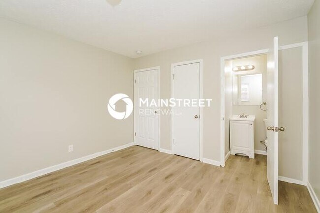 Building Photo - 4 Bedroom Pet-Friendly Home in INDIANAPOLI...