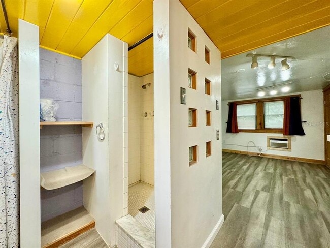 Building Photo - 6601 N Navin Ave