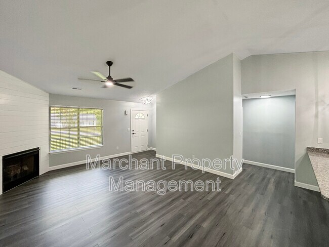 Building Photo - 210 Abigail Ln