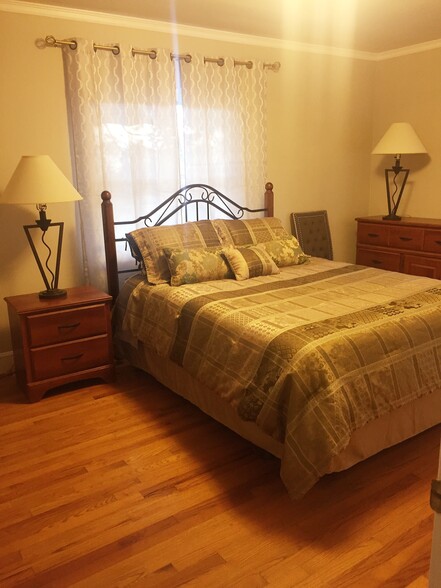 Master Bedroom - 5027 Hollow Rock Rd