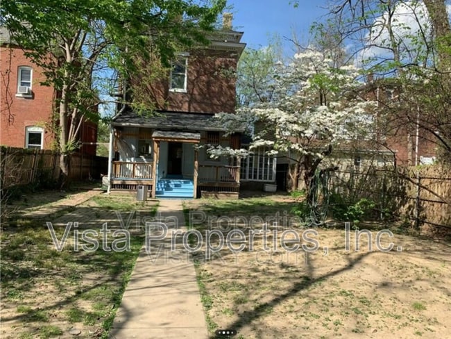 Building Photo - 514 W Oak St