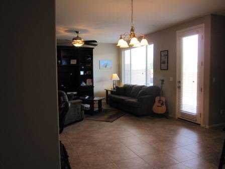 Building Photo - 10415 Lilac Square Ave